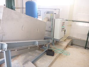 Laminated sludge dewatering machine